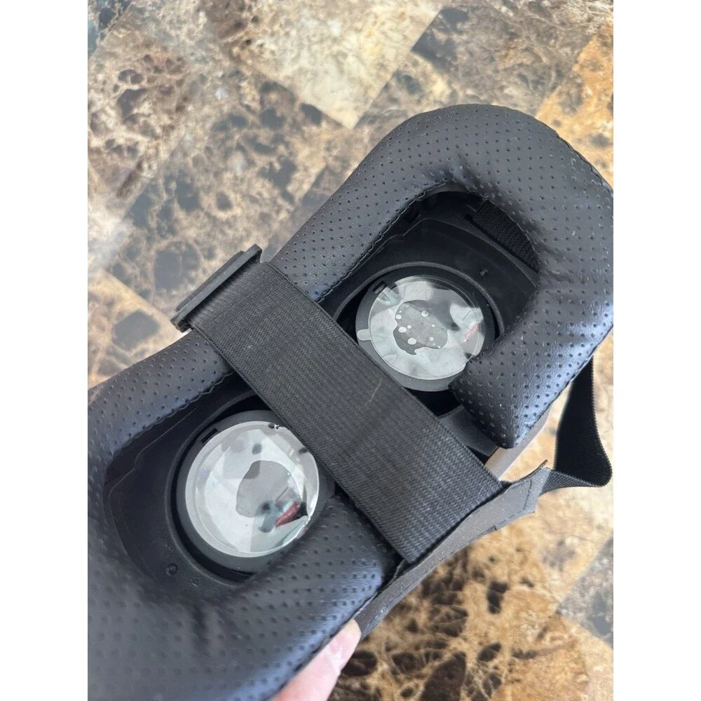 American Eagle Outfitters Mobile Phone Virtual Reality Headset